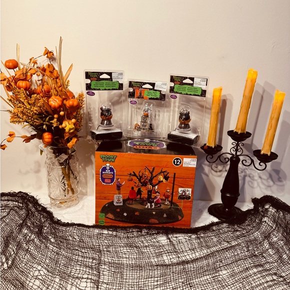 LEMAX BRAND NEW BUNDLE Halloween Spooky Town Village Collectibles Holiday Decor - Picture 1 of 12